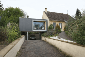 Bois-le-Roi — Extension contemporaine Extension contemporaine d’une maison existante, affirmant un contraste maîtrisé entre architecture ancienne et écriture actuelle.