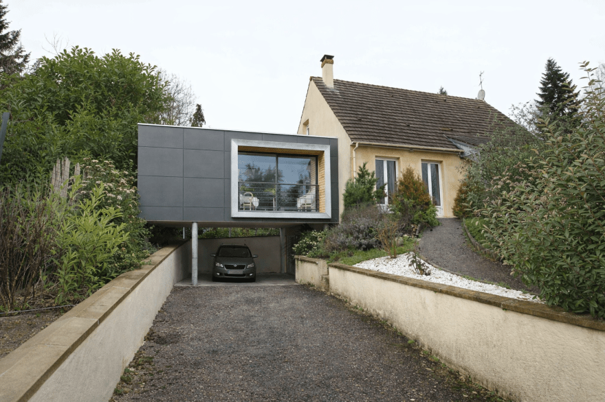 Bois-le-Roi — Extension contemporaine Extension contemporaine d’une maison existante, affirmant un contraste maîtrisé entre architecture ancienne et écriture actuelle.